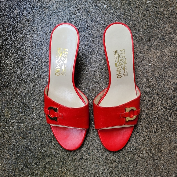 Vintage Salvatore Ferragamo 90s red Gancini mules - Picture 2 of 7
